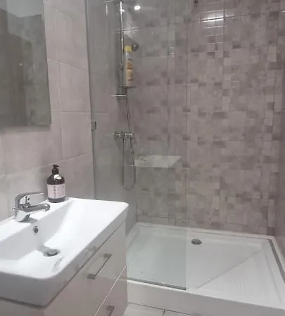 Apartman Studio Between The Trees Bukarest