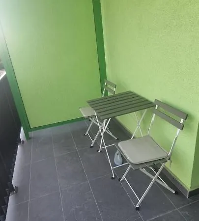 Studio Between The Trees Apartman